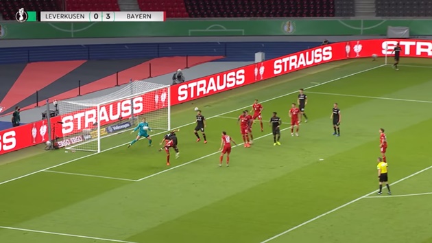 Neuer kiến tạo từ phần sân nhà, Bayern hoàn tất 