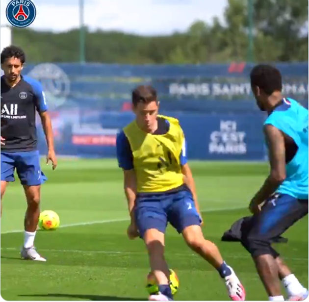 Trở lại tập luyện, Neymar và Mbappe 