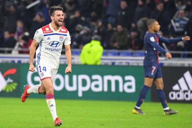 Paris Saint-Germain looking to sign Lyon defender Leo Dubois? - Bóng Đá