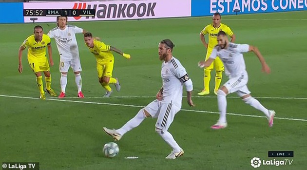 Neymar hài hước, hỏi thủ môn hướng sút penalty trong trận giao hữu - Bóng Đá