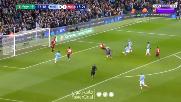 Raheem Sterling và những pha bỏ lỡ chỉ muốn 