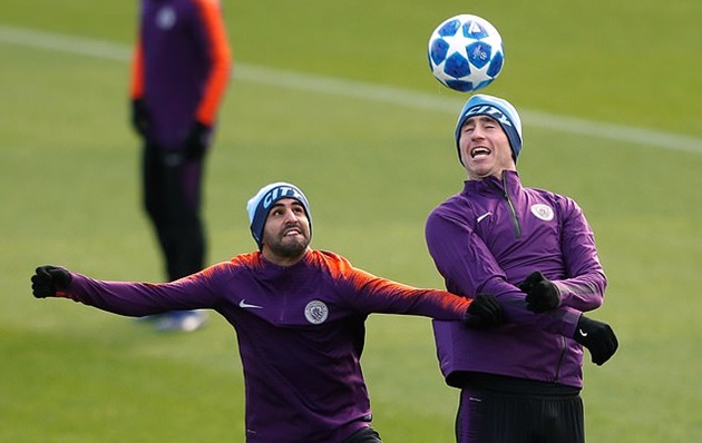 Manchester City pair Riyad Mahrez and Aymeric Laporte test POSITIVE for coronavirus - Bóng Đá