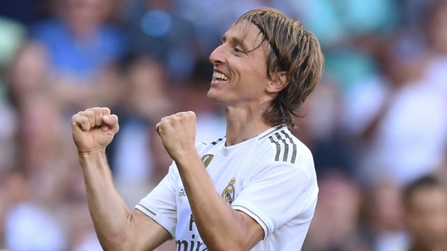 Modric willing to take salary cut to extend Real Madrid contract - Bóng Đá