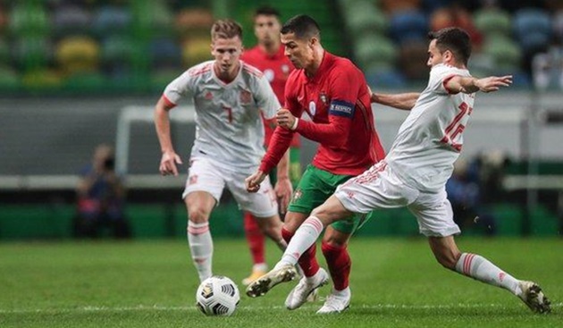 Ronaldo bật nhảy trước TBN - Bóng Đá