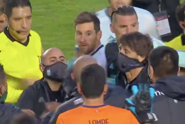 Lionel Messi's angry comments during Argentina vs Bolivia fracas have been lipread - Bóng Đá