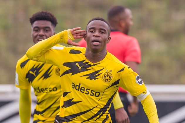 Youssoufa Moukoko nets third straight hattrick for Borussia Dortmund U19s - Bóng Đá