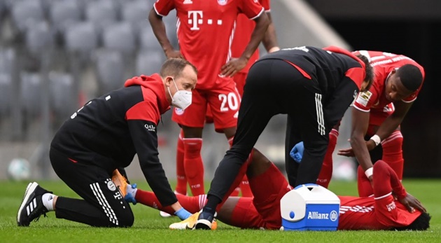 Canadian star Alphonso Davies could be out for two months after injuring ankle - Bóng Đá