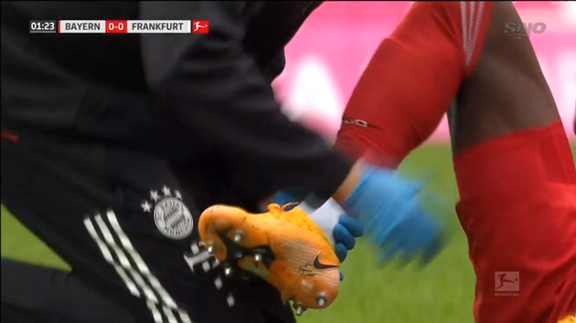 Horrible scenes for Bayern Munich as Alphonso Davies suffers an awful looking injury - Bóng Đá