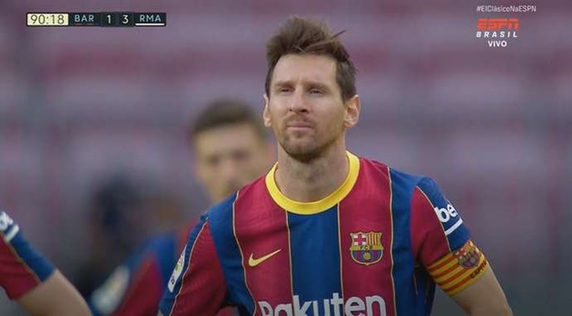 Biểu cảm ngao ngán của Messi khi chứng kiến Modric ghi bàn - Bóng Đá