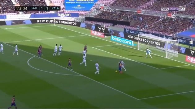 Lionel Messi skill against Sergio Ramos - Bóng Đá