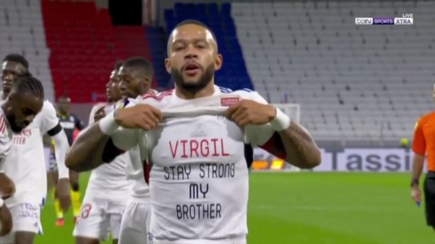 Virgil van Dijk shirt message from Man Utd flop Memphis Depay earns Liverpool respect - Bóng Đá