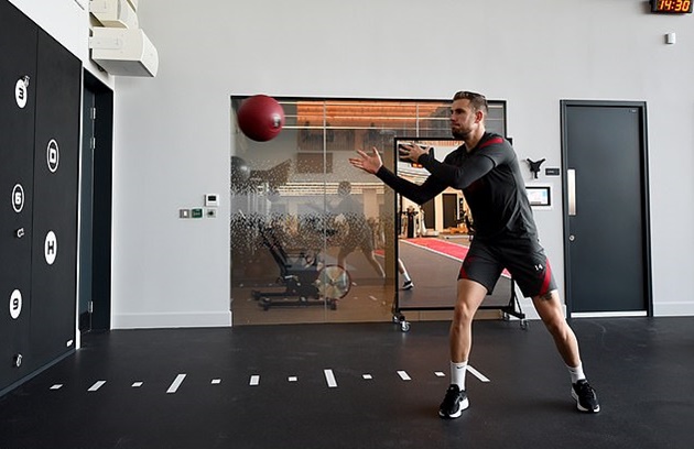 Fabinho back with the squad in a gym session at the new Kirkby training - Bóng Đá