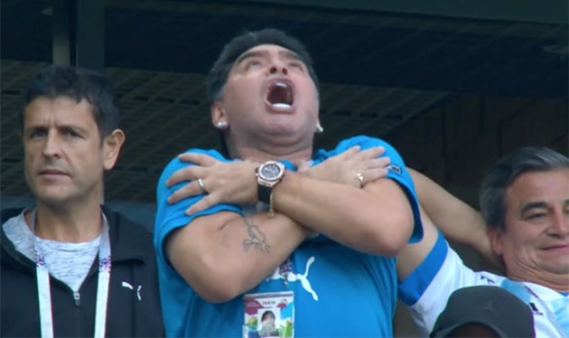 Những khoảnh khắc đáng nhớ của Maradona - Bóng Đá