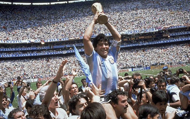 Những khoảnh khắc đáng nhớ của Maradona - Bóng Đá