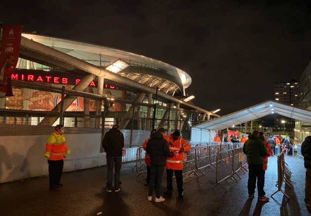 Arsenal fans return to Emirates - Bóng Đá