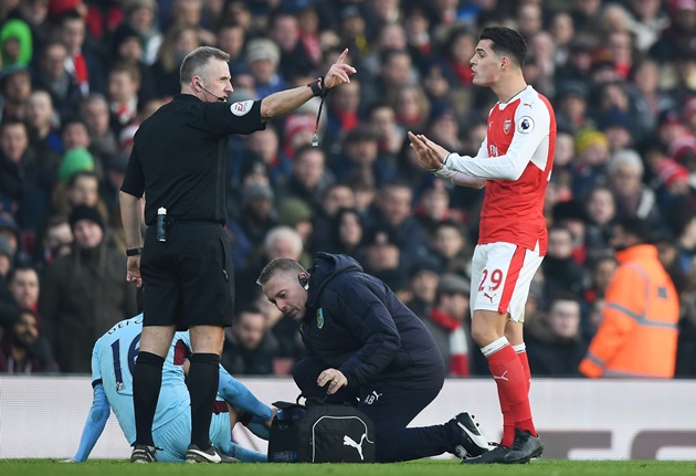 Five craziest Granit Xhaka moments as former Arsenal captain loses head again with Burnley red card Jon Boon - Bóng Đá