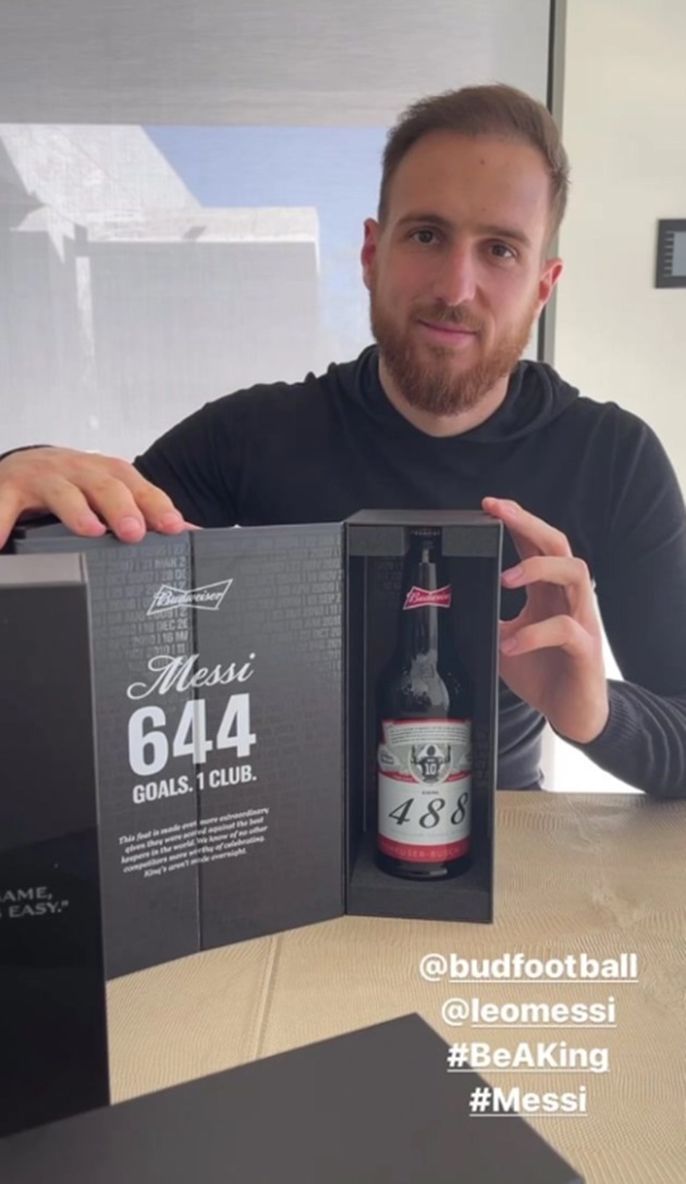 Budweiser celebrate Lionel Messi’s record by sending special edition beers to ever keeper he scored against - Bóng Đá