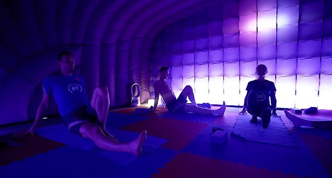 England stars using huge inflatable yoga 'Hotpod' to relax - Bóng Đá