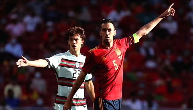Huge boost for Spain as Sergio Busquets re-joins the squad after testing negative for Covid-19 - Bóng Đá