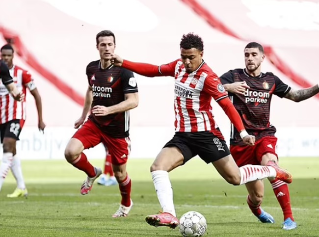 Borussia Dortmund 'struggling to pay £26m fee required to fund signing of Donyell Malen - Bóng Đá