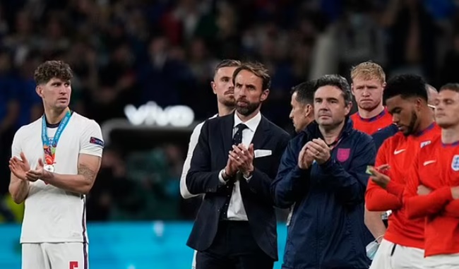 Gareth Southgate confirms he will STAY as England manager for the 2022 World Cup - Bóng Đá