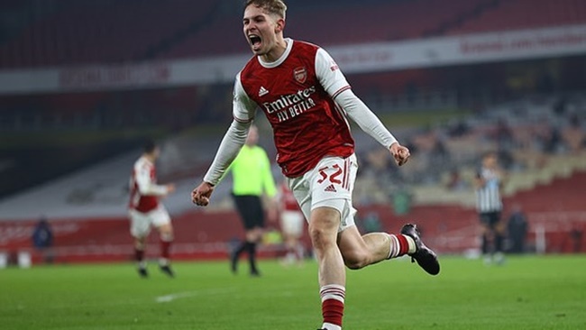 Cày ải càng nhiều, Smith Rowe càng có nguy cơ cao dính chấn thương.