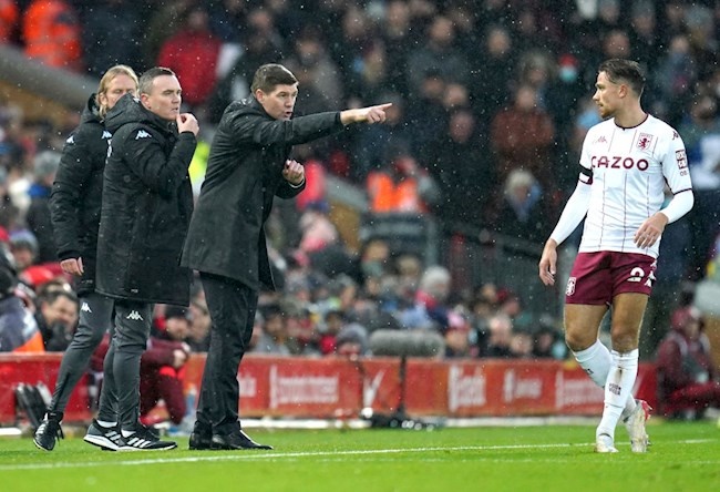 Gerrard có ngày trở lại Anfield không trọn vẹn.