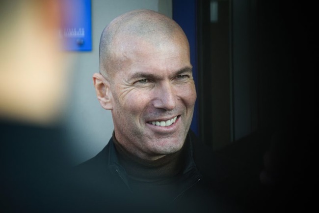 Marseille fans tell Zinédine Zidane not to go to PSG - Bóng Đá