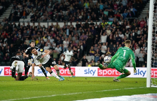 Derby County của Rooney lật kèo Fulham - Bóng Đá