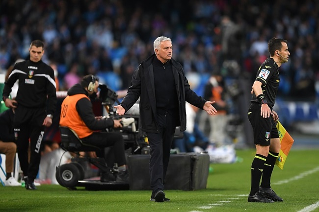 Mourinho gây xúc động vì tưởng nhớ Maradona - Bóng Đá