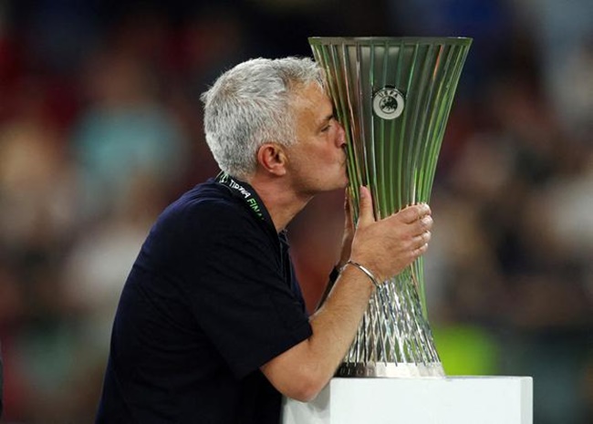 Từ Man Utd đến Roma, thời gian chứng minh Mourinho đã đúng - Bóng Đá