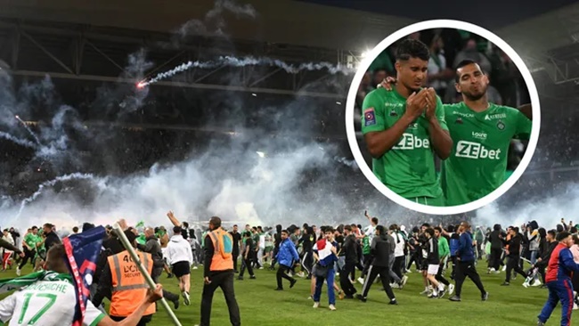 Khung cảnh bạo loạn điên rồ, CĐV đánh cầu thủ khi Saint-Etienne rớt hạng Ligue 1 - Bóng Đá