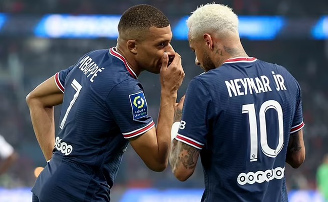 Kylian Mbappe labels report that he 'wants a mass cull at PSG, with 14 on his hitlist including Pochettino and Neymar' as 'FAKE' - Bóng Đá