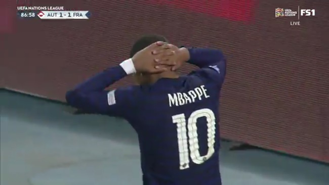 Pháp đập nhả như hack, Mbappe ôm đầu tiếc nuối - Bóng Đá
