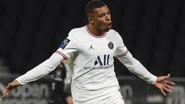 Mbappe feels 'romantic' about club after signing contract extension - Bóng Đá