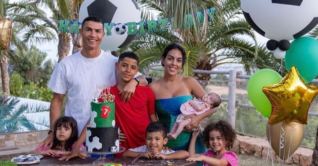Ronaldo bắt đầu 'nhấn ga' ở kỳ nghỉ hè - Bóng Đá