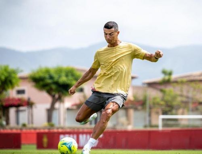 Ronaldo bắt đầu 'nhấn ga' ở kỳ nghỉ hè - Bóng Đá