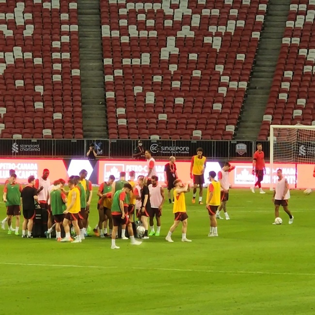 Liverpool tập luyện tại Singapore - Bóng Đá