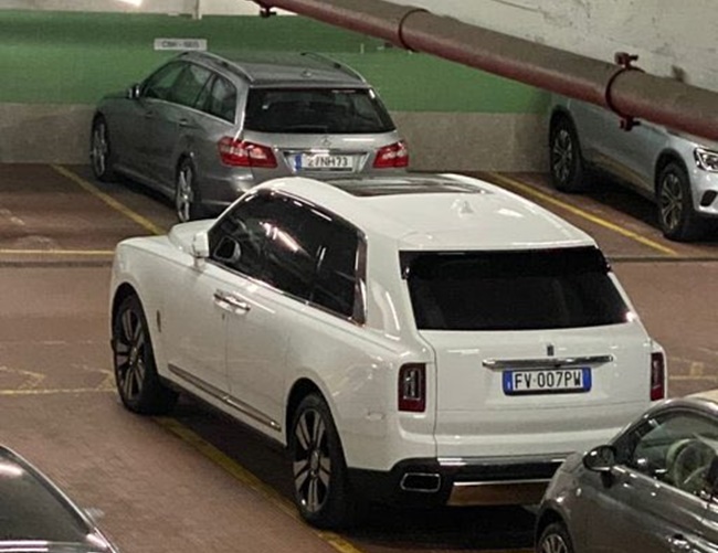 Cristiano Ronaldo's car has been SPOTTED in Alvalade (Sporting Lissabon's stadium) - Bóng Đá