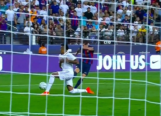 TRỰC TIẾP Real Madrid 0-0 Barcelona (H1): Lewandowski uy hiếp - Bóng Đá