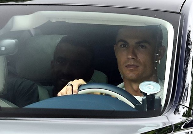Ronaldo theo dõi trận giao hữu kín của Man Utd - Bóng Đá