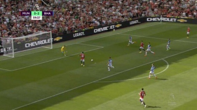 Rashford có một tình huống bỏ lỡ đáng tiếc.