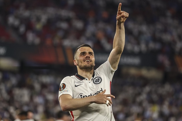 Kostic trở thành tân binh tiếp theo của Juventus.