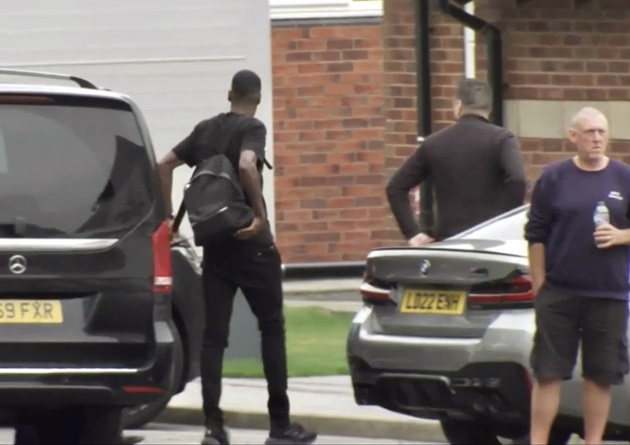 Alexander Isak arriving on Tyneside for his Newcastle United medical - Bóng Đá