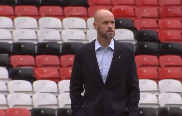 Erik ten Hag is out early surveying the Old Trafford pitch - Bóng Đá