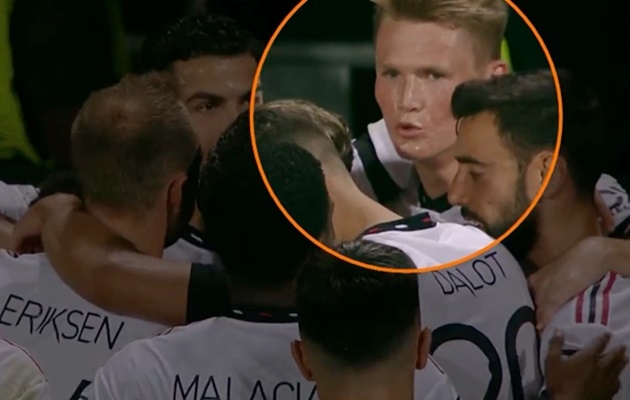 Watch as Scott McTominay is caught mouthing Cristiano Ronaldo’s ‘Siuu’ - Bóng Đá