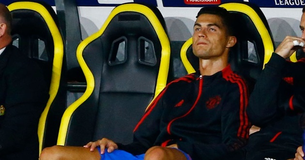 Ronaldo lại chết lặng trên ghế dự bị - Bóng Đá
