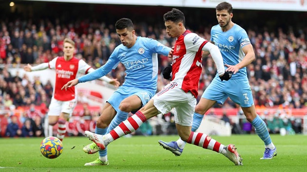 Micah Richards nêu khác biệt giữa Arsenal và Man City - Bóng Đá
