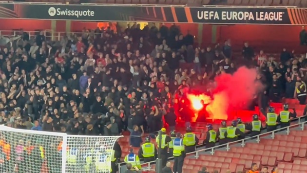 Hỗn loạn trận Arsenal - PSV - Bóng Đá