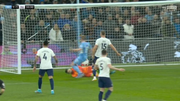 Tottenham đau đầu vì độ ngáo bất chợt của Lloris - Bóng Đá